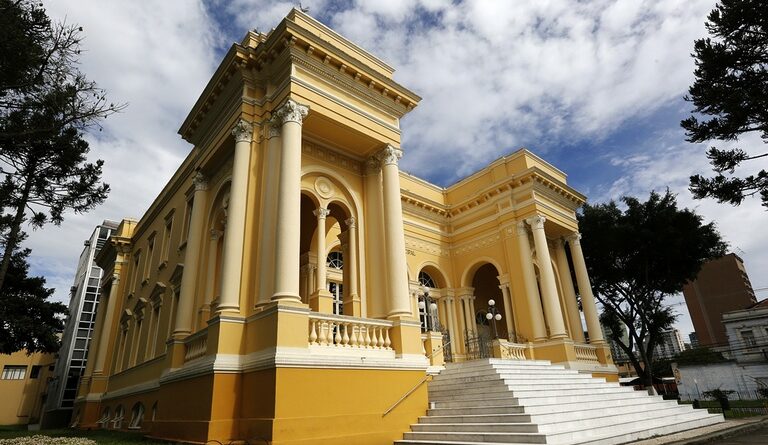 Câmara de Curitiba pode ter nova sede